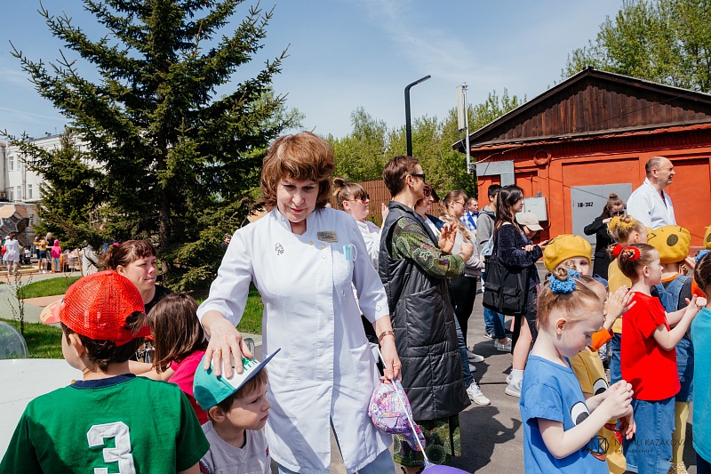 День защиты детей отпраздновали в Иркутской областной детской больнице 4