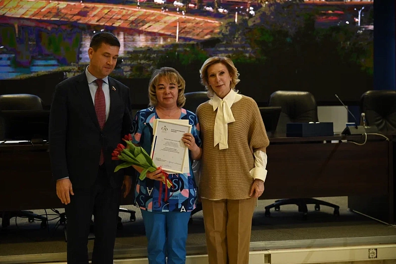 Совет Федерации, Государственная Дума и губернатор наградили сотрудников ИГОДКБ 9